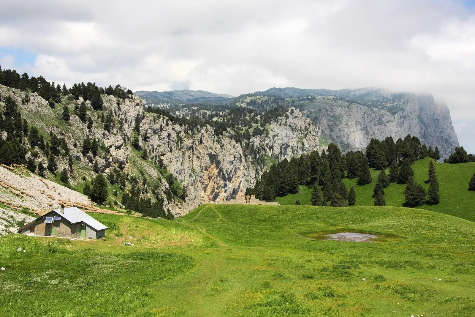 Chaumailloux shelter - Pas de l'Aiguille refuge