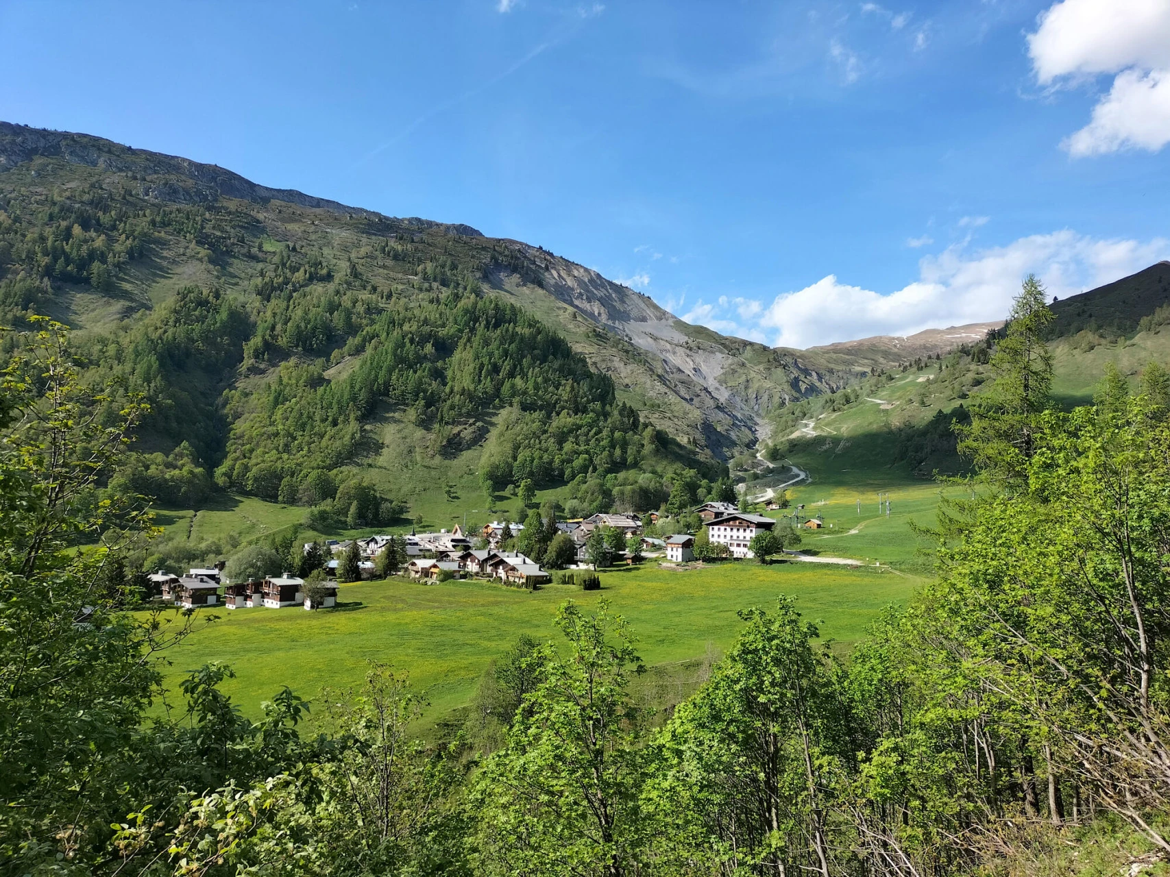 Chalet Alpin du Tour, FFCAM, i byn Le Tour