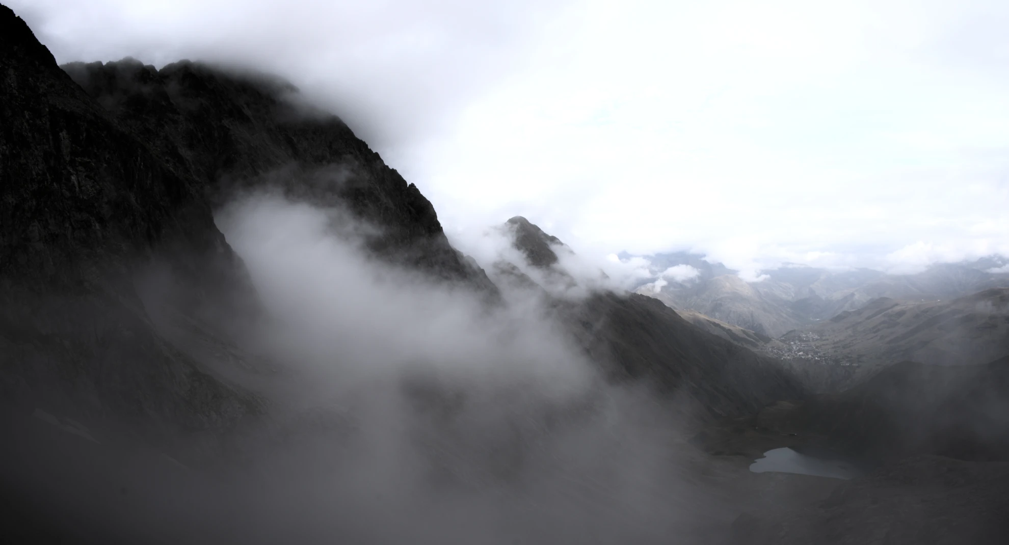 Lac de la Muzelle dominerad av glaciala toppar