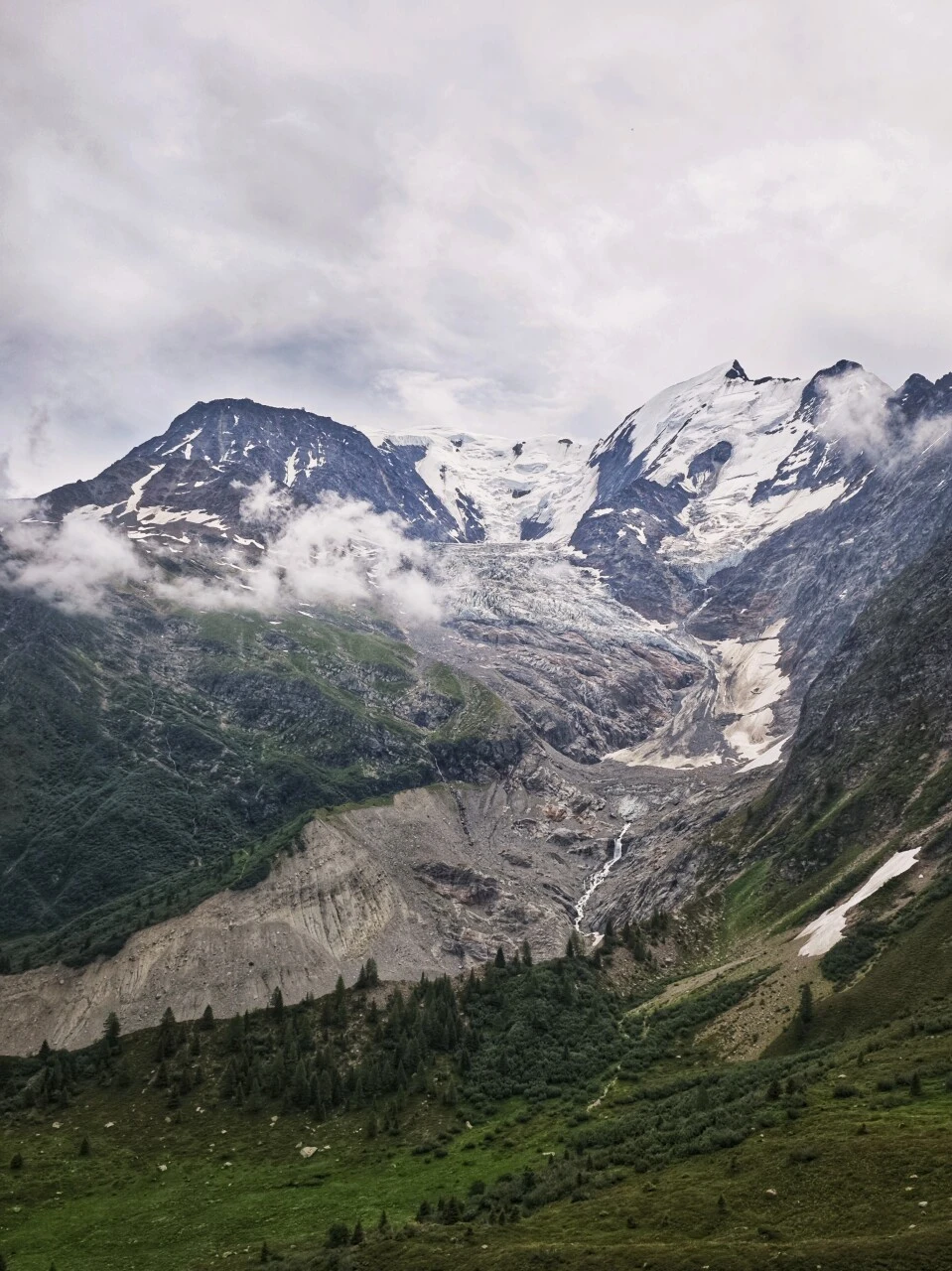 Bionnassay-glaciären och dess morän, på första etappen