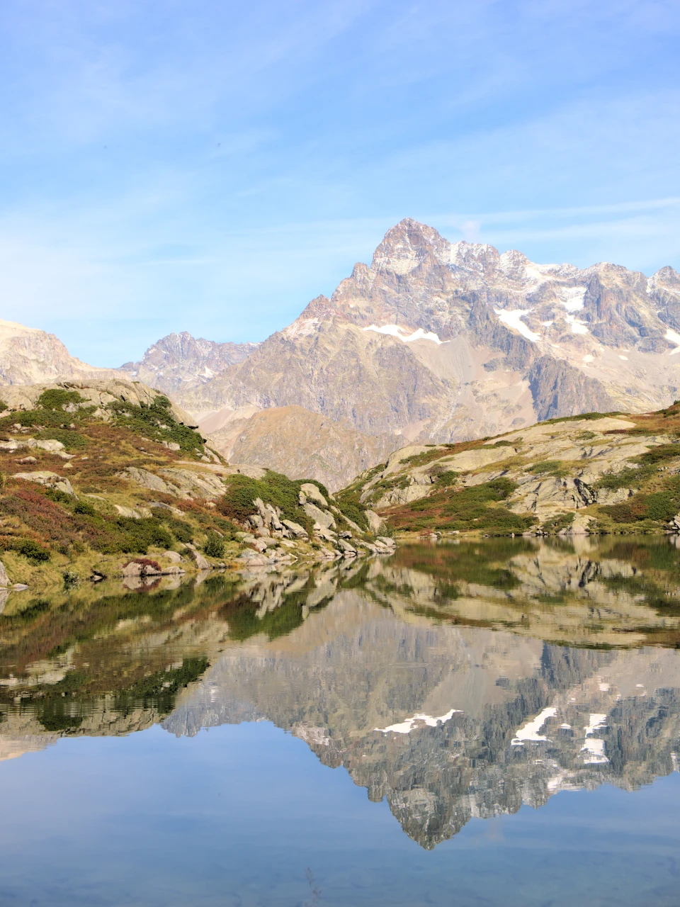 Spegling av Olan i Lacs de Pétarel