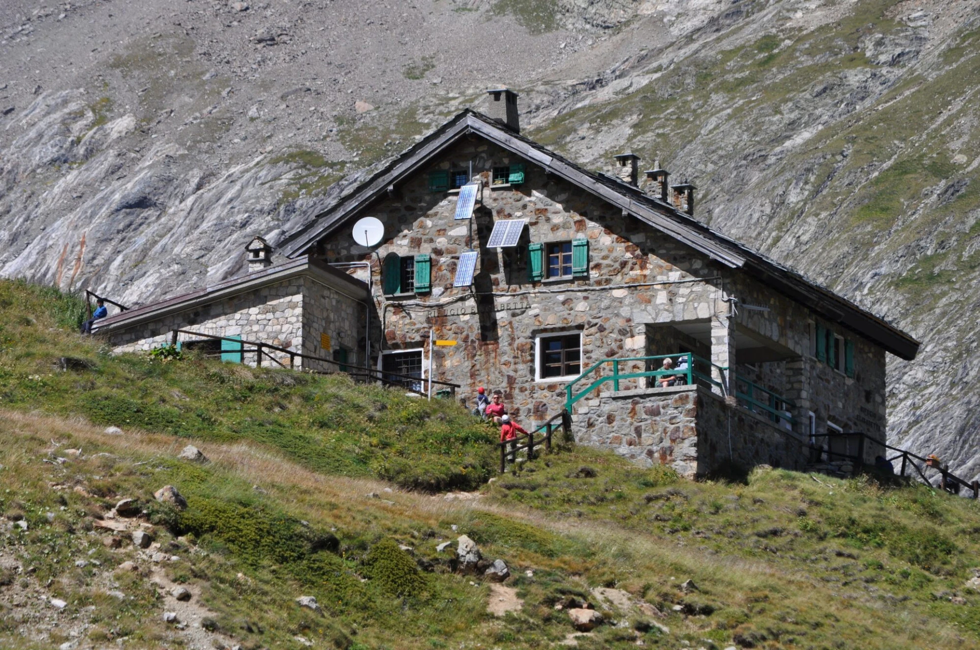 Rifugio Elisabetta längst in i Val Veny, under Lée Blanche-glaciären