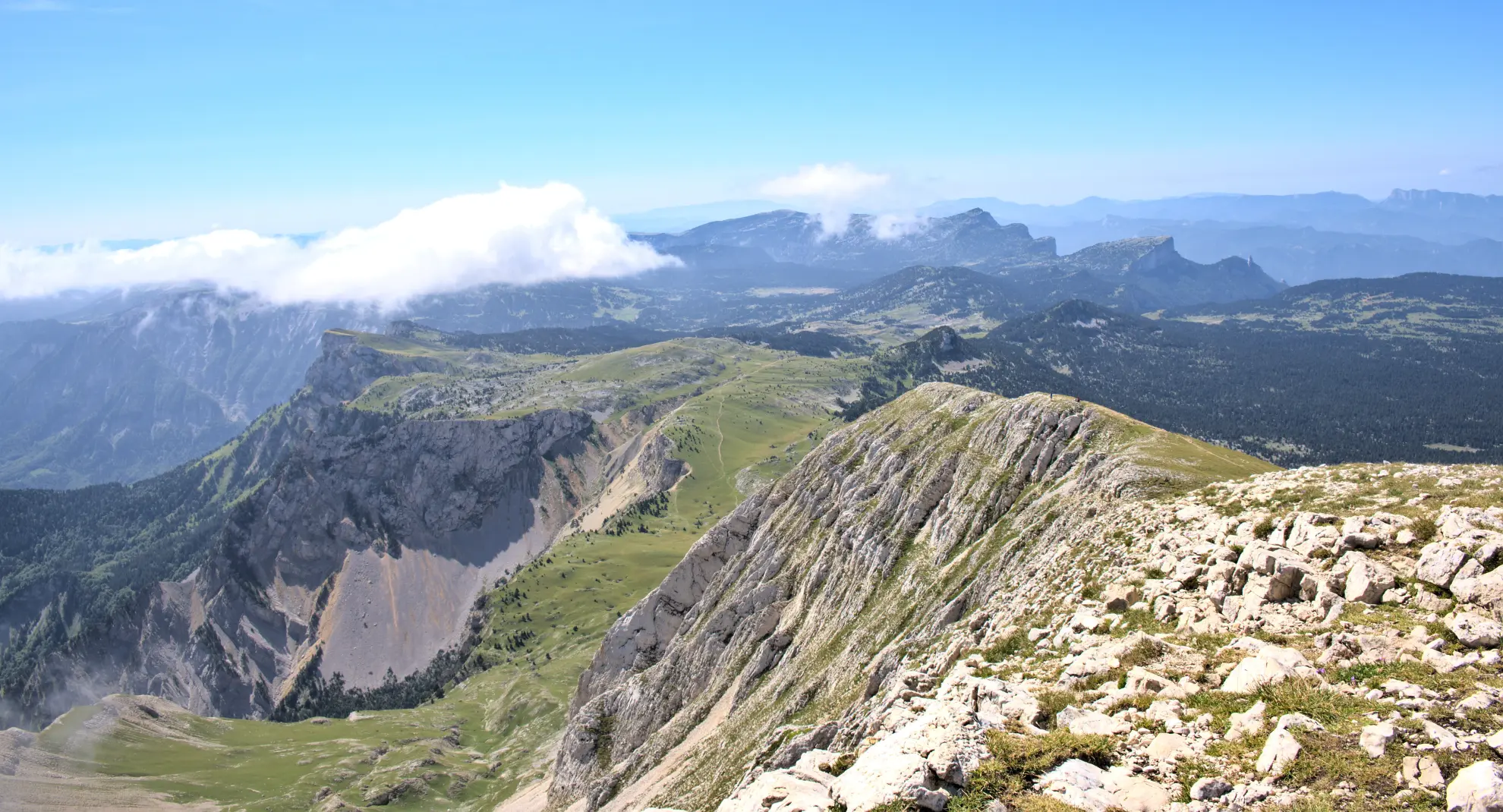 Panoramautsikt från Grand Veymont: Vercors, Trièves och Alperna